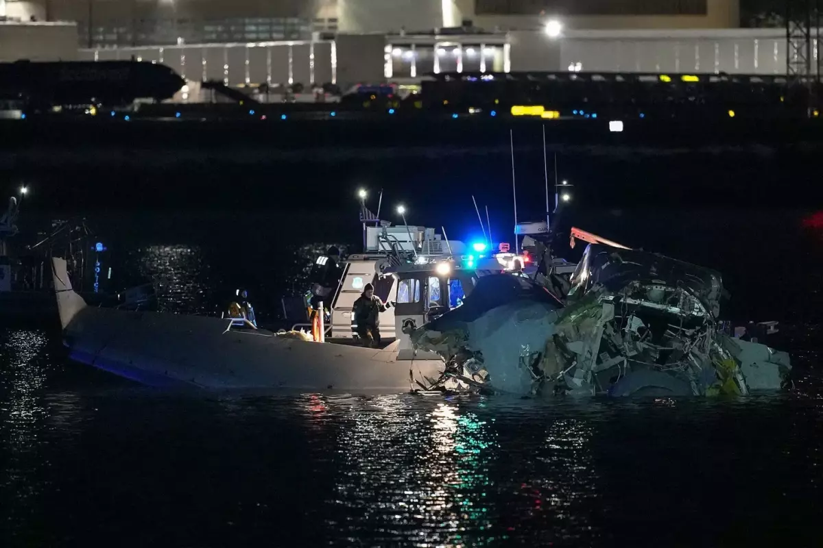 ABD'deki uçak kazasında yolcu uçağının karakutuları bulundu