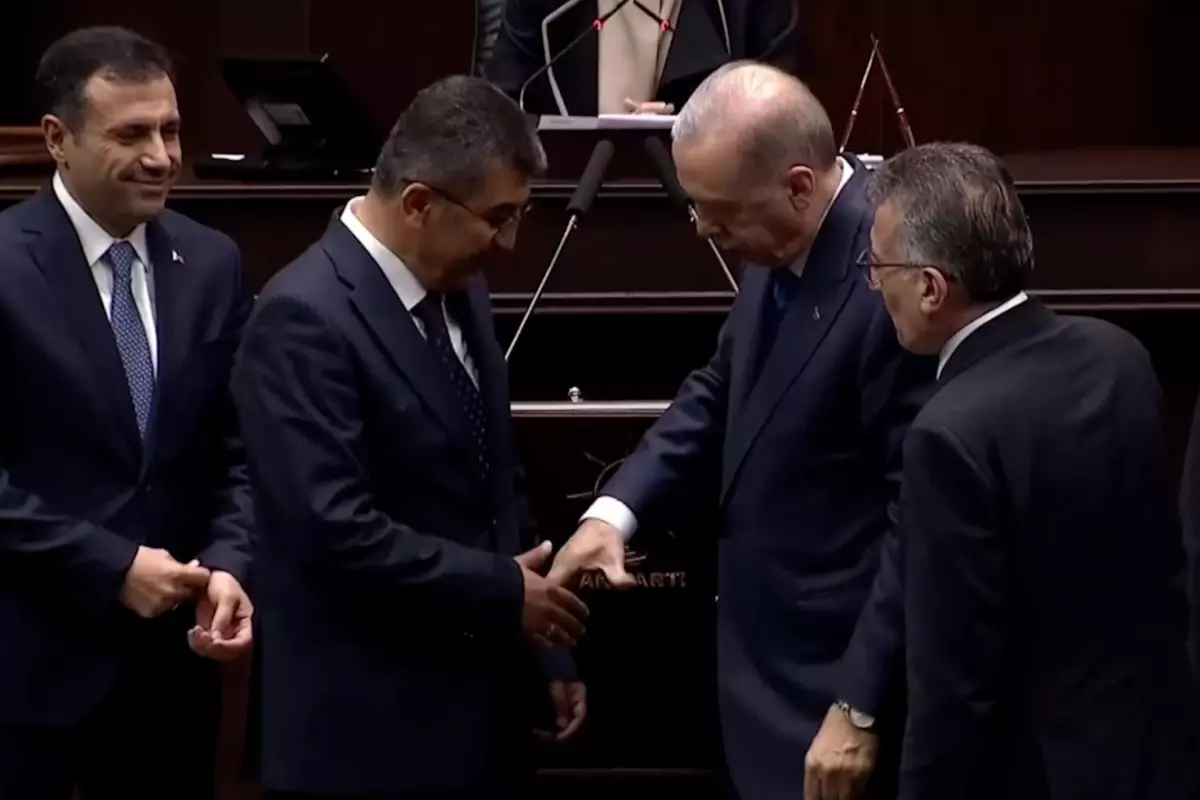 Rozet takma törenine Erdoğan'ın sorusu damga vurdu: Hangi partiden, nereden geldi?