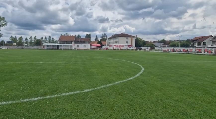 Sahaya yıldırım düştü! 2 futbolcu ağır yaralandı
