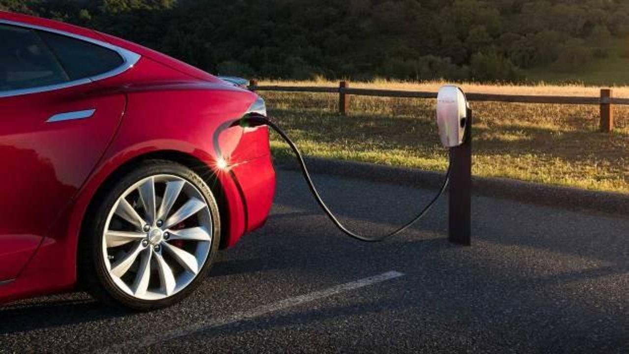 Islak havlu kullanarak Tesla'nın şarj hızını artırdılar!